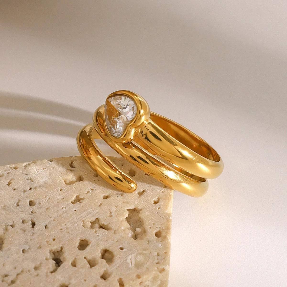 Glovia Ring