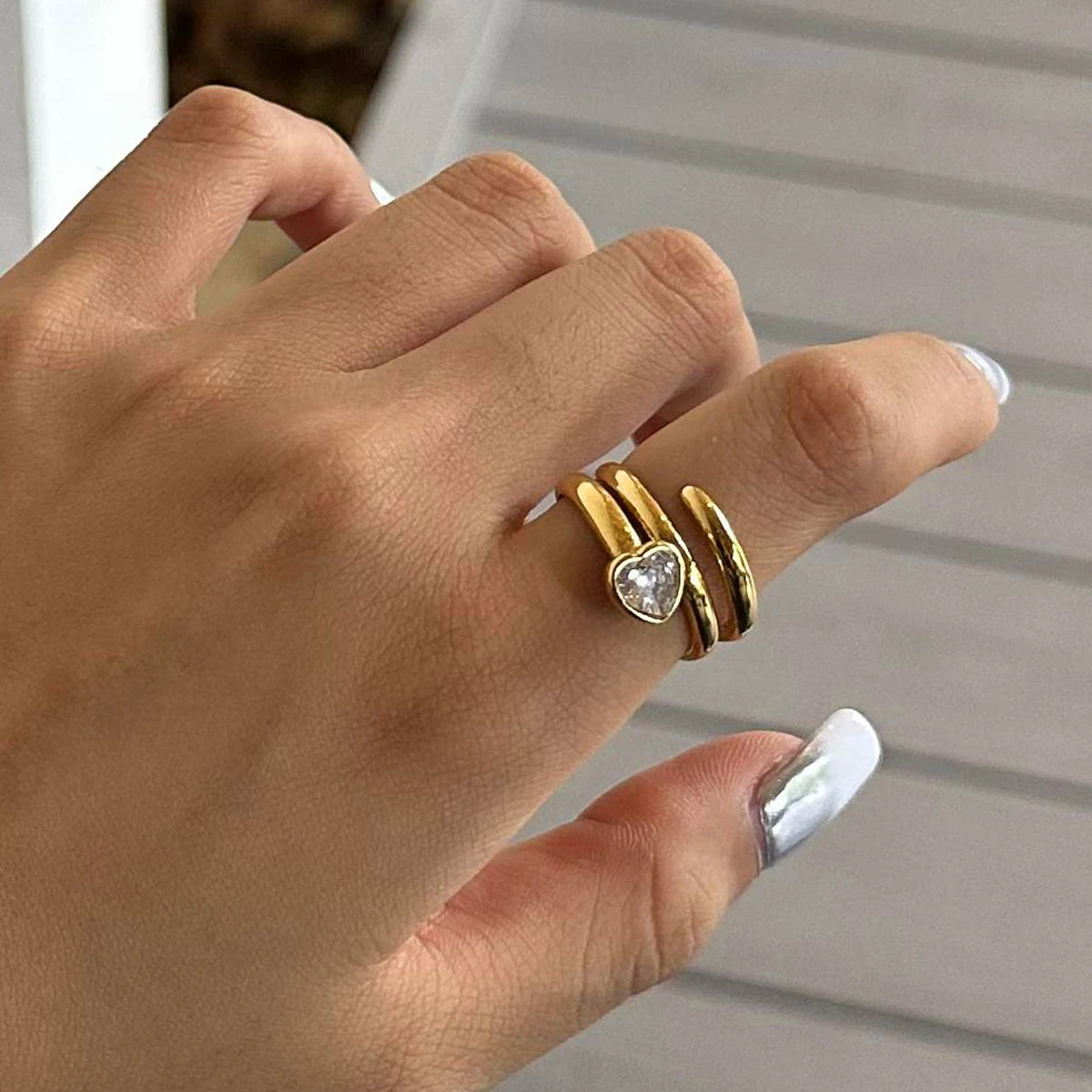 Glovia Ring