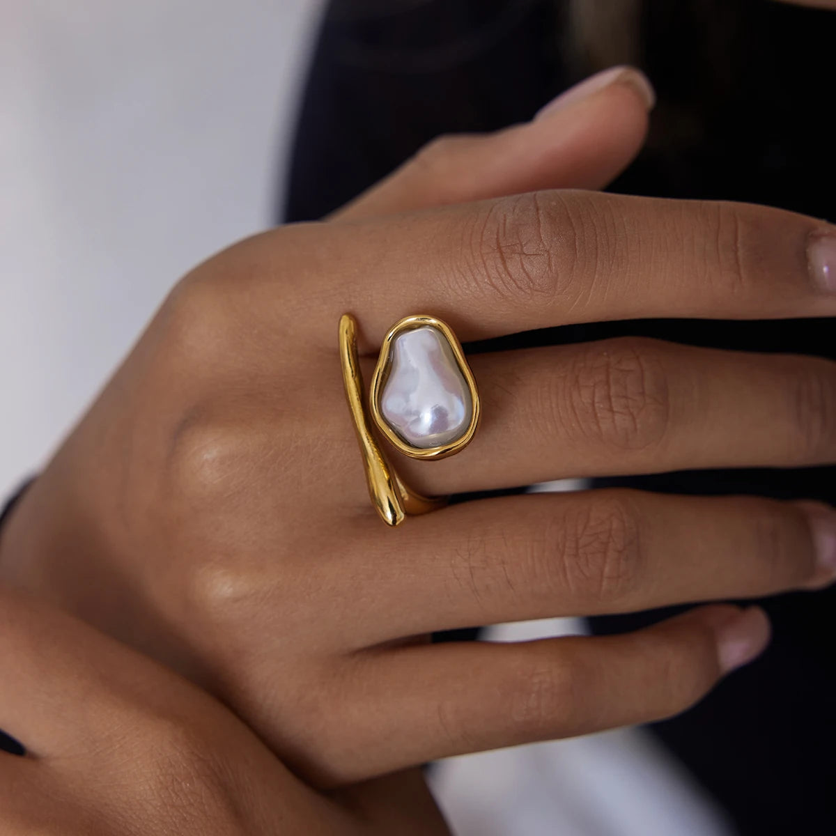 Dione Ring