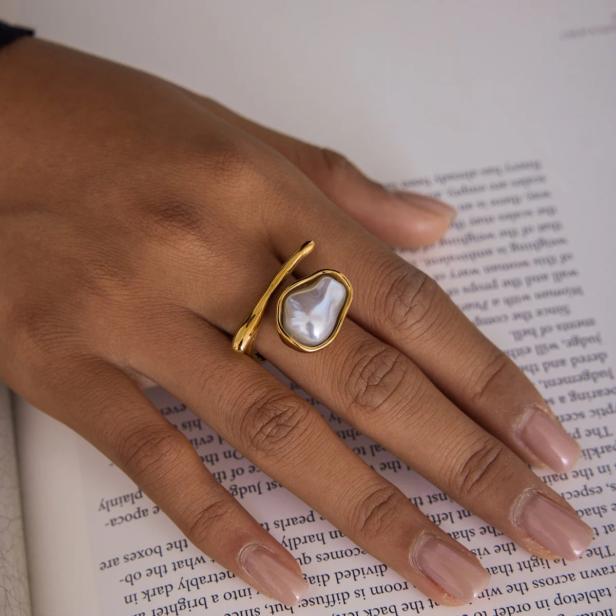Dione Ring
