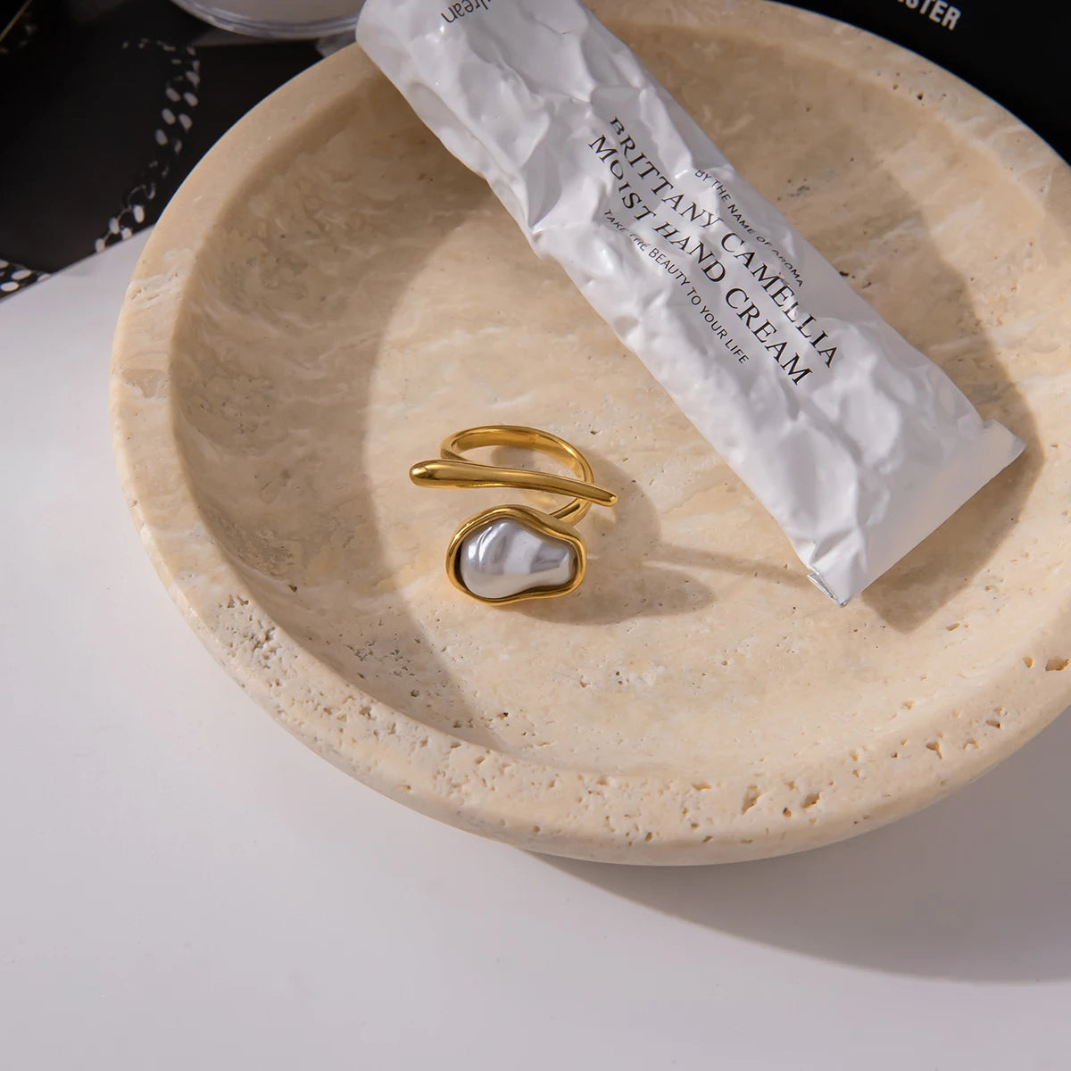 Dione Ring
